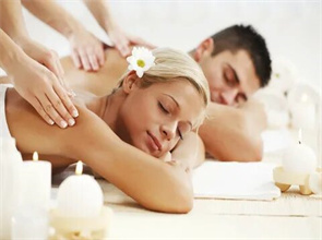 فوائد ارتداء القفازات لمحترفي التجميل وتصفيف الشعر